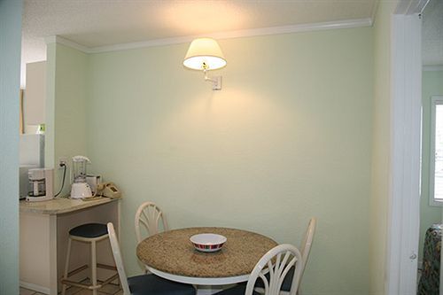 Traders Inn Beach Club Ормънд Бийч Екстериор снимка